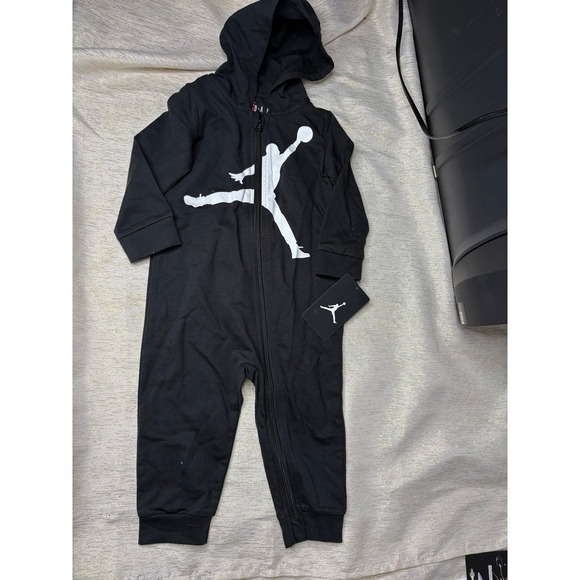 NWT Jordan black  onsie size 18 months - Picture 3 of 7